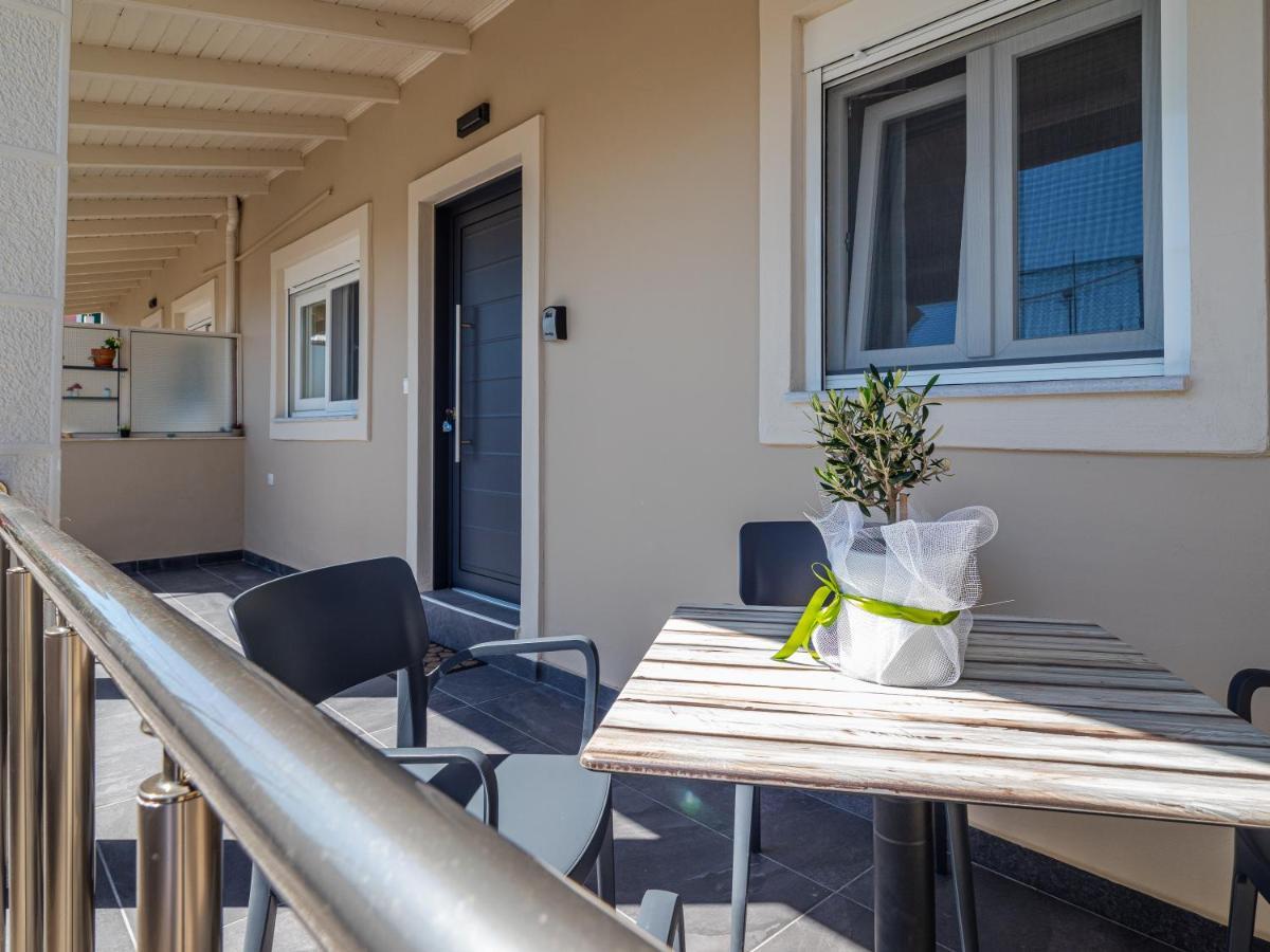 M&K - Maria'S Stylish Apartment Near Alykes Beach Corfu  Екстер'єр фото